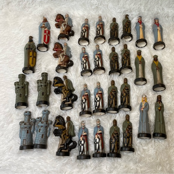 Vintage 1973 Alberta’s Molds Inc 32 Piece Hand Painted Ceramic Chess Set - Picture 15 of 16